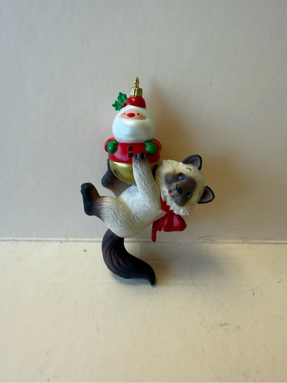 2012 Hallmark Keepsake Mischievous Kittens Christmas Ornament - No Box